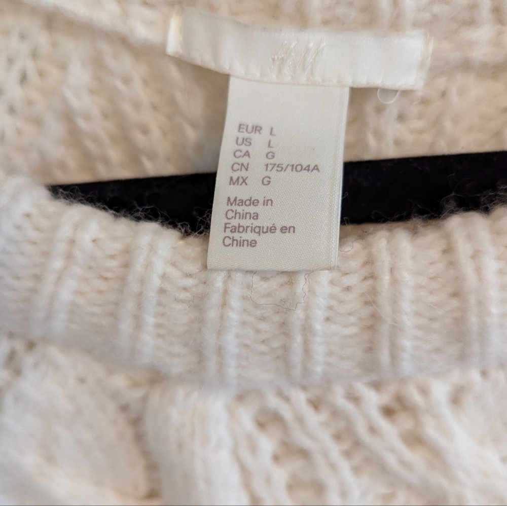 Cable knit sweater - Picture 3 of 3